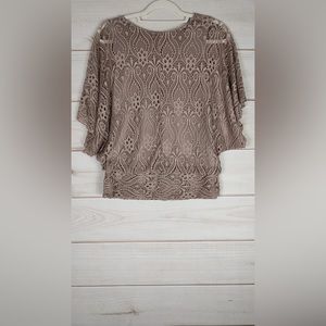 Brittany Black M pullover top Woman’s cottagecove short angle wing sleeve.